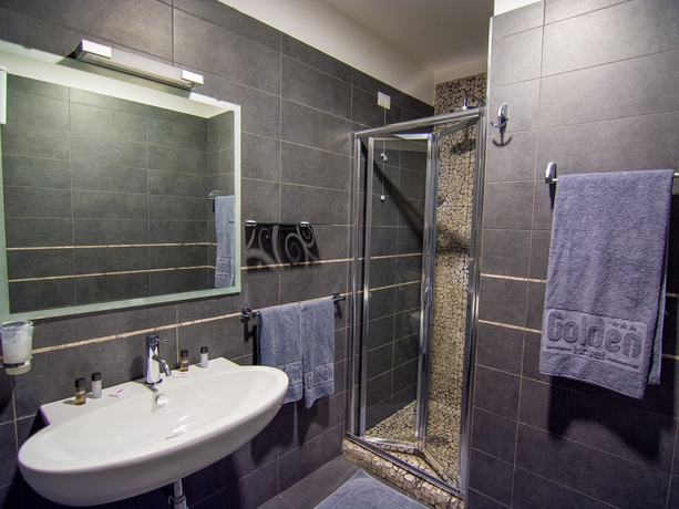 Imagen de la habitación del Hotel Golden, Nápoles. Foto 10