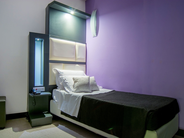 Imagen de la habitación del Hotel Golden, Nápoles. Foto 12