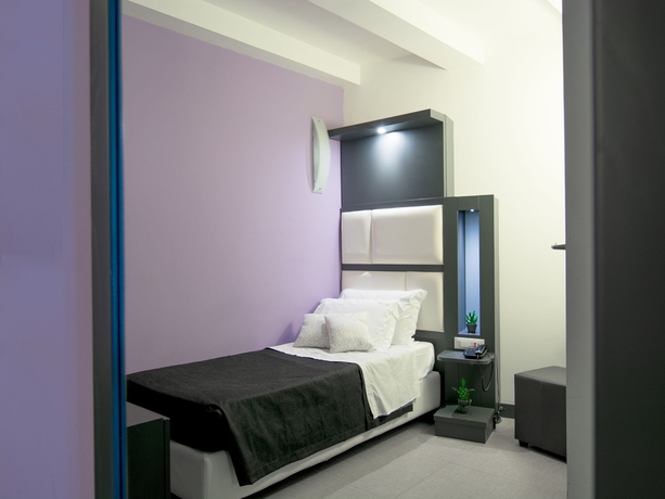 Imagen de la habitación del Hotel Golden, Nápoles. Foto 15