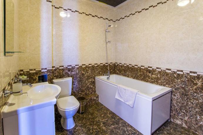 Imagen de la habitación del Hotel Golden Night. Foto 5