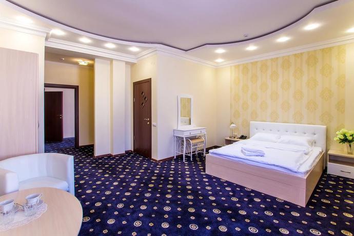 Imagen de la habitación del Hotel Golden Night. Foto 7