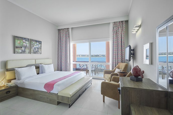 Imagen de la habitación del Hotel Golden Ocean Marina. Foto 8