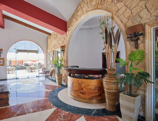 Imagen de los interiores del Hotel Golden Ocean Marina. Foto 17