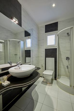 Imagen de la habitación del Hotel Golden Ocean Marina. Foto 14