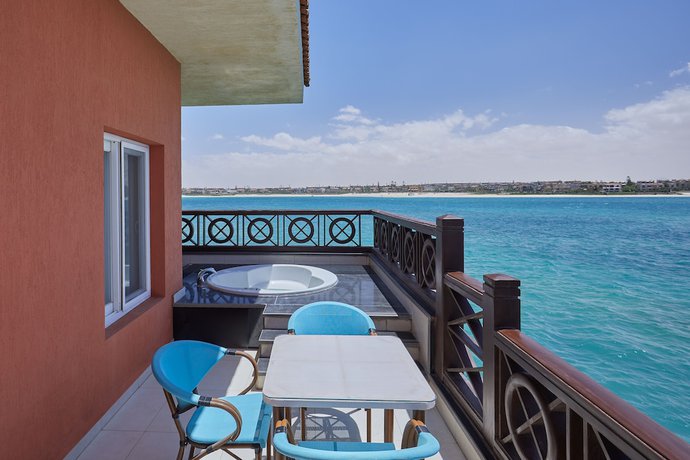 Imagen de la habitación del Hotel Golden Ocean Marina. Foto 15
