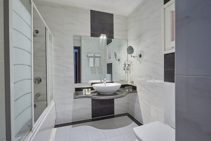 Imagen de la habitación del Hotel Golden Ocean Marina. Foto 16