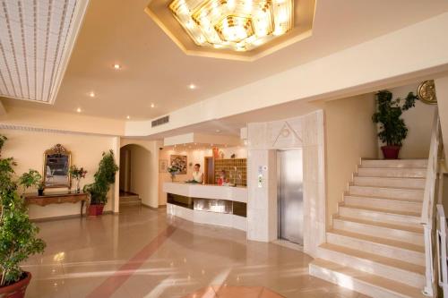 Imagen general del Hotel Golden Odyssey. Foto 14
