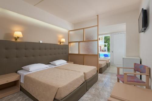 Imagen de la habitación del Hotel Golden Odyssey. Foto 20