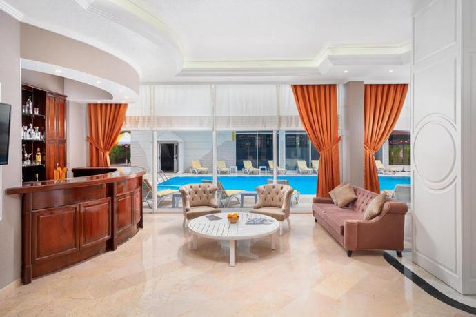 Imagen de los interiores del Hotel Golden Orange. Foto 9