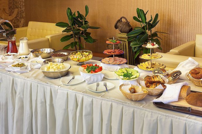 Imagen del bar/restaurante del Hotel Golden Palace, Almaty. Foto 4