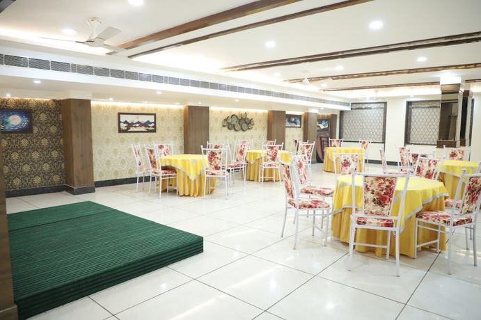 Imagen del bar/restaurante del Hotel Golden Palace, Gwalior. Foto 2