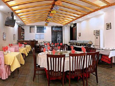 Imagen del bar/restaurante del Hotel Golden Palace Silver Street. Foto 3