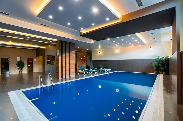 Imagen de la piscina del Hotel Golden Palace, Tbilisi. Foto 19
