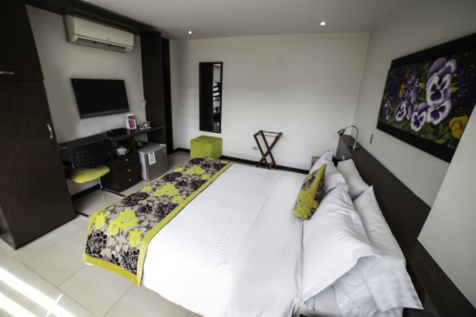 Imagen de la habitación del Hotel Golden Palermo. Foto 17