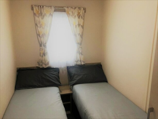 Imagen de la habitación del Hotel Golden Palm Resort, Chapel St Leonards. Foto 11