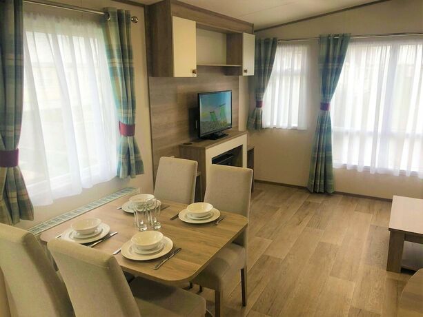 Imagen de la habitación del Hotel Golden Palm Resort, Chapel St Leonards. Foto 18