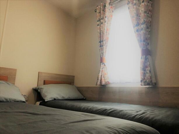 Imagen de la habitación del Hotel Golden Palm Resort, Chapel St Leonards. Foto 19