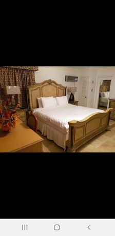 Imagen de la habitación del Hotel Golden Palms B and B. Foto 9