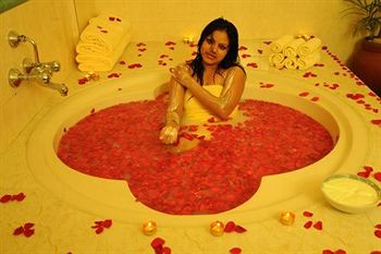 Imagen de la piscina del Hotel Golden Palms and Spa. Foto 13