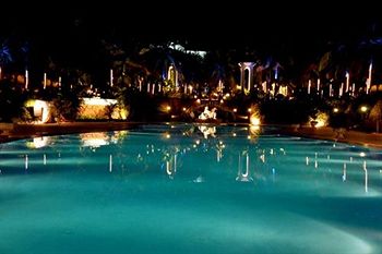 Imagen de la piscina del Hotel Golden Palms and Spa. Foto 15