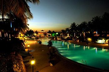 Imagen de la piscina del Hotel Golden Palms and Spa. Foto 16