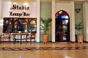 Imagen del bar/restaurante del Hotel Golden Palms and Spa. Foto 3