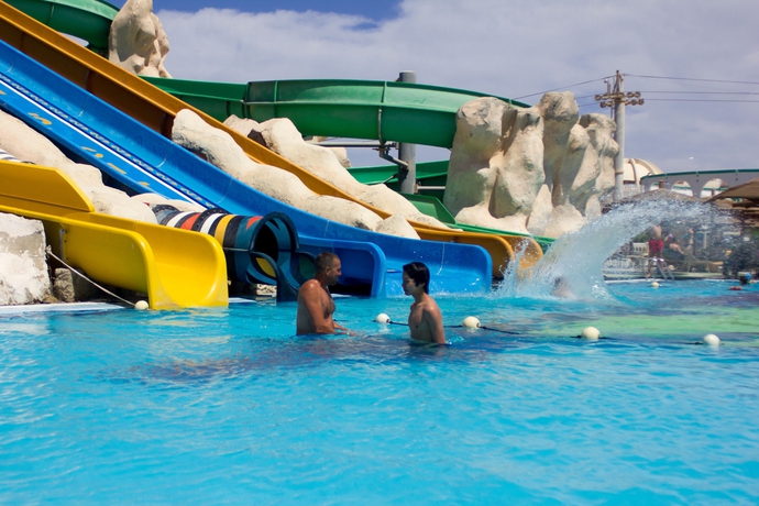 Imagen de los exteriores del Hotel Golden Paradise Aqua Park City. Foto 4