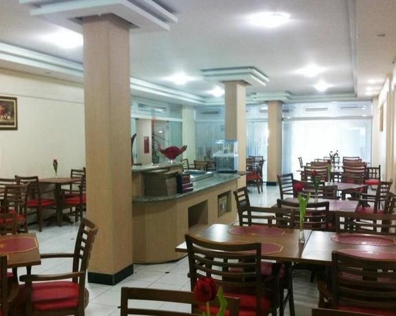 Imagen del bar/restaurante del Hotel Golden Park Curitiba by Nacional Inn. Foto 2