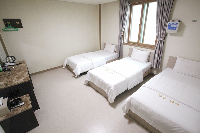 Imagen de la habitación del Hotel Golden Park, Jeju. Foto 5