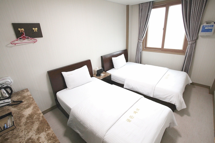 Imagen de la habitación del Hotel Golden Park, Jeju. Foto 7