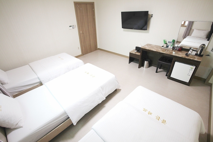 Imagen de la habitación del Hotel Golden Park, Jeju. Foto 8