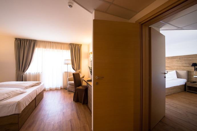 Imagen de la habitación del Hotel Golden Park Resort. Foto 3