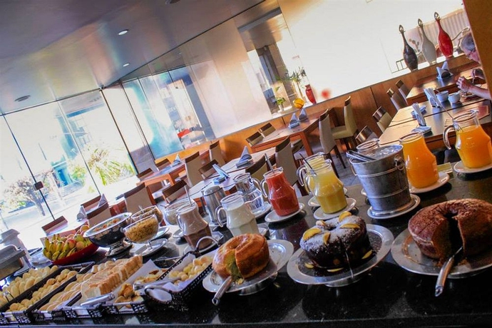 Imagen del bar/restaurante del Hotel Golden Park Salvador. Foto 3