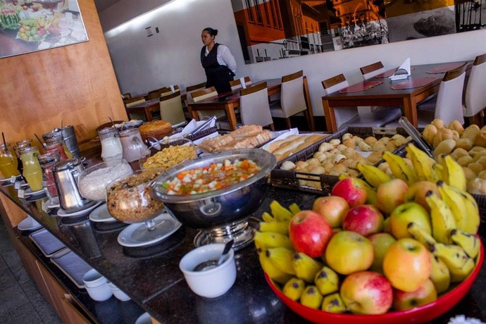 Imagen del bar/restaurante del Hotel Golden Park Salvador. Foto 5