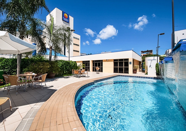 Imagen de la piscina del Hotel Golden Park Uberl&acirc;ndoa. Foto 6
