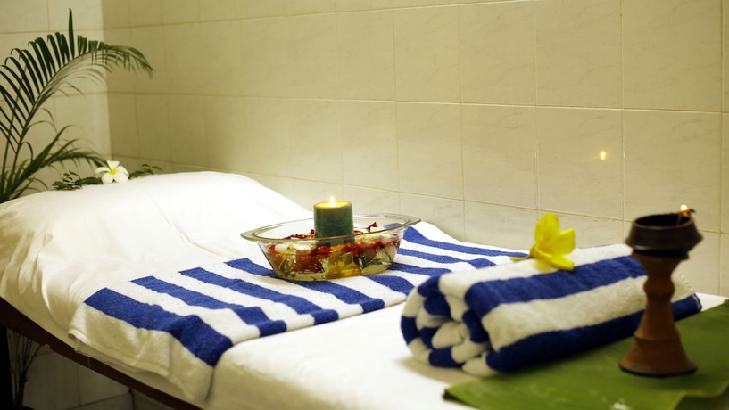 Imagen de la piscina del Hotel Golden Parkk. Foto 16