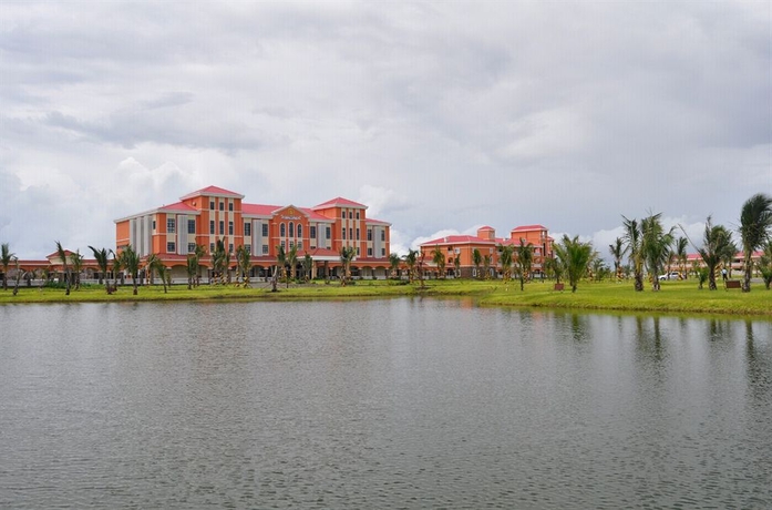 Imagen de los exteriores del Hotel Golden Peacock Resort. Foto 9