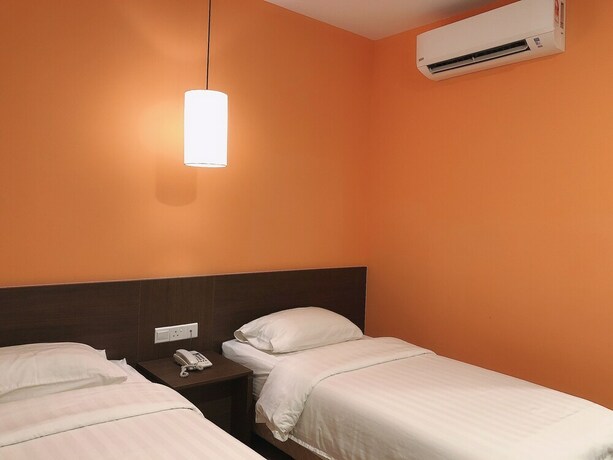 Imagen de la habitación del Hotel Golden Peak Inn. Foto 19