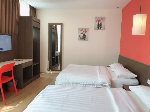 Imagen de la habitación del Hotel Golden Peak Inn. Foto 23