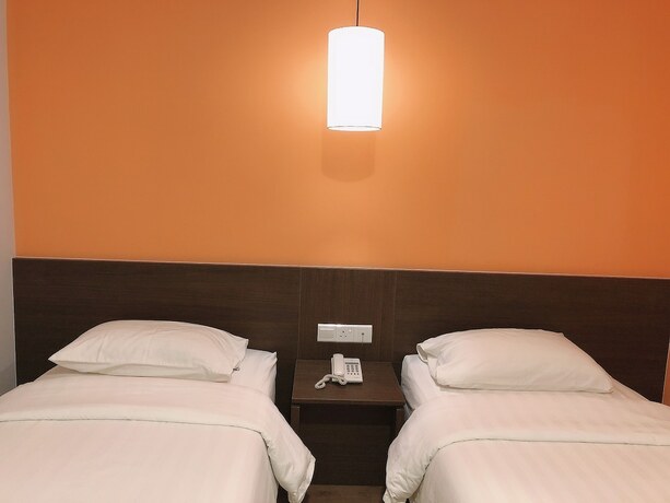 Imagen de la habitación del Hotel Golden Peak Inn. Foto 24