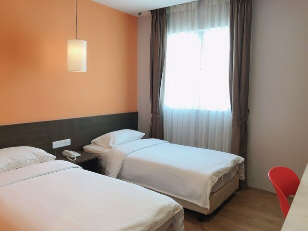 Imagen de la habitación del Hotel Golden Peak Inn. Foto 28