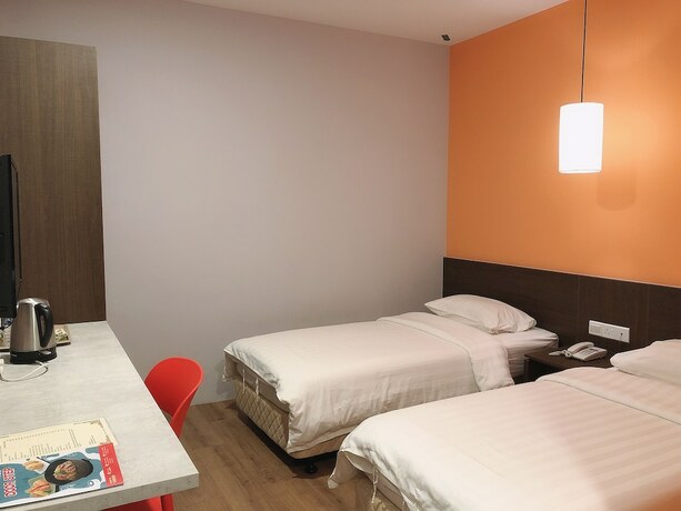 Imagen de la habitación del Hotel Golden Peak Inn. Foto 29