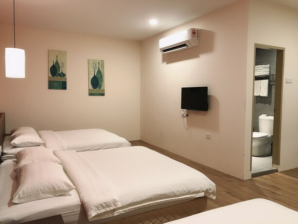 Imagen de la habitación del Hotel Golden Peak Inn. Foto 30