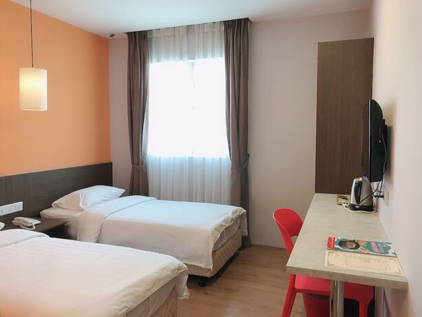Imagen de la habitación del Hotel Golden Peak Inn. Foto 31