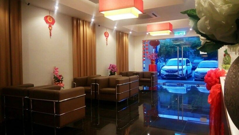 Imagen de los interiores del Hotel Golden Peak Inn. Foto 34