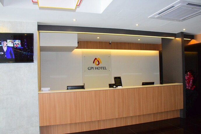 Imagen de los interiores del Hotel Golden Peak Inn. Foto 35