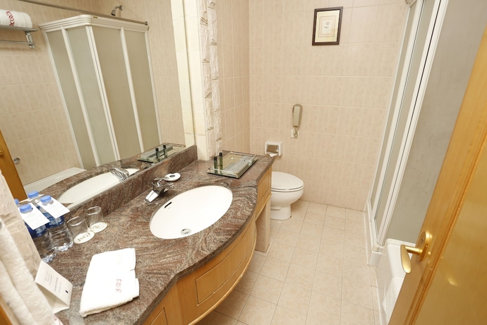 Imagen de la habitación del Hotel Golden Pebble International Convention Centre and Resort. Foto 5
