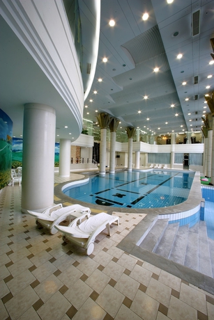 Imagen de la piscina del Hotel Golden Pebble International Convention Centre and Resort. Foto 19