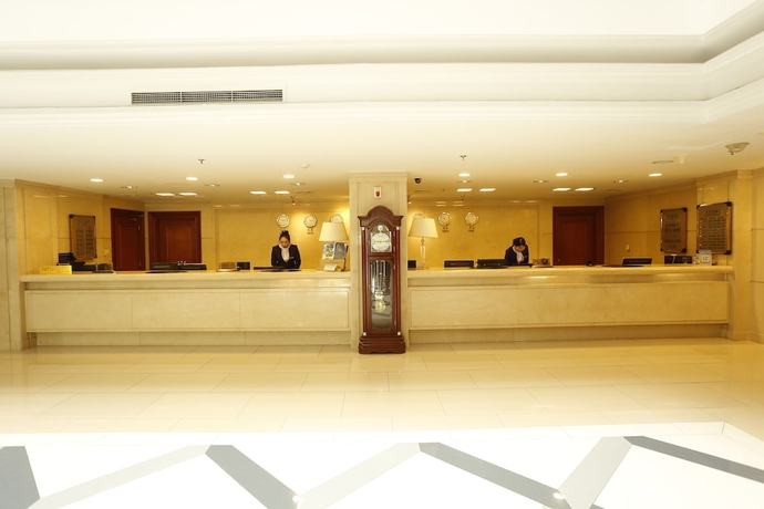 Imagen de los interiores del Hotel Golden Pebble International Convention Centre and Resort. Foto 18