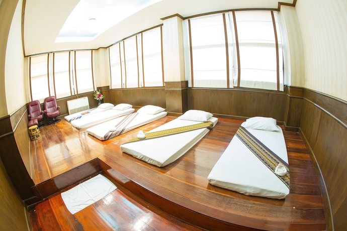 Imagen de la piscina del Hotel Golden Pine Resort. Foto 19